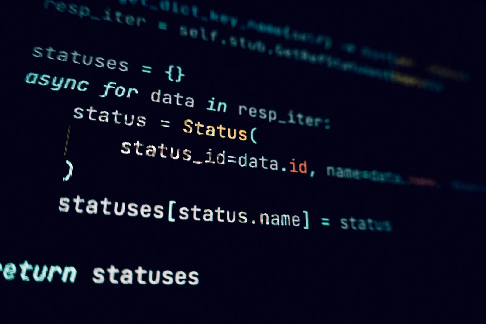 Koodinäyttö ja API-kehitys kuvaavat puhe-AI-alustojen teknistä vertailua