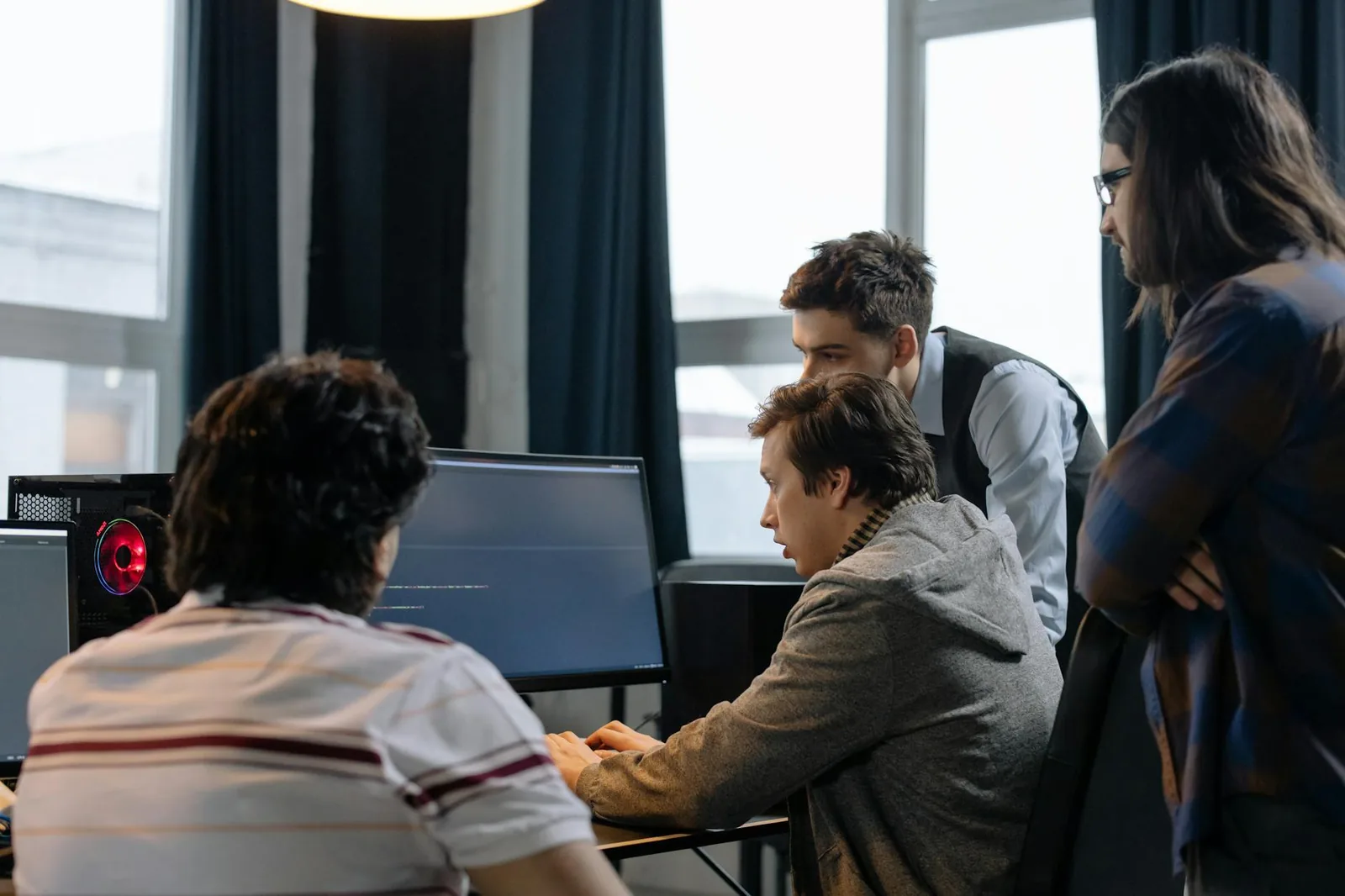 Projektin kick-offissa määritellään ensimmäisen AI-pilotin roolit ja eteneminen.