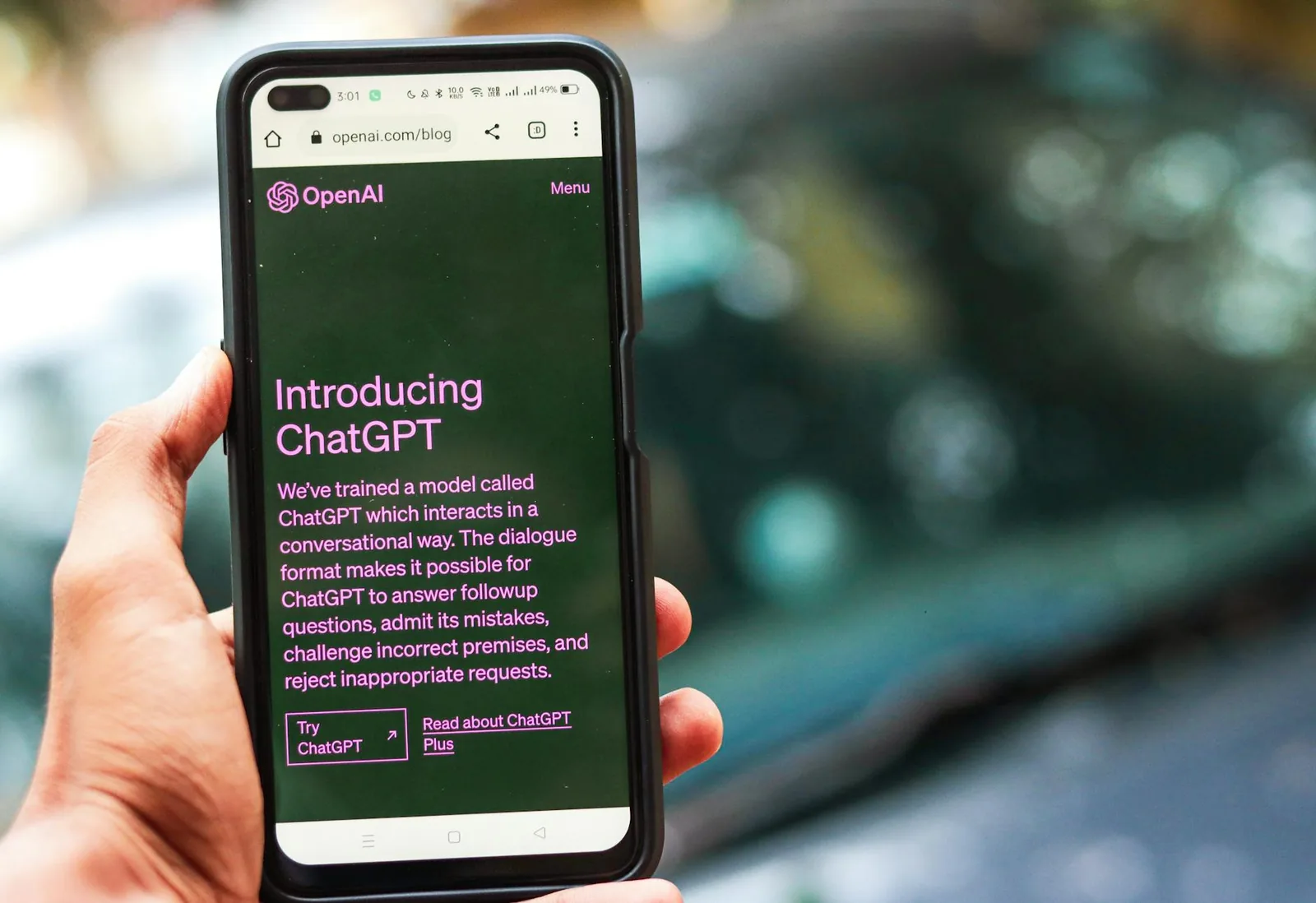 AI- ja contact center -teknologiaa kuvaava näyttö mobiililaitteella.